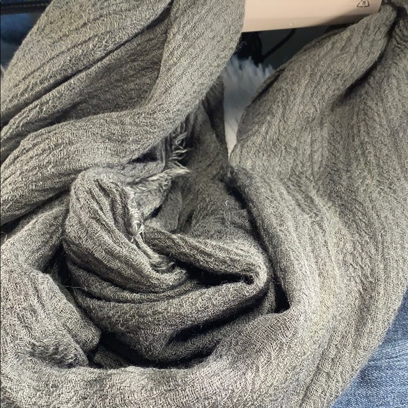Woman’s LC Crinkle woven wrap scarf in grey - Picture 6 of 6